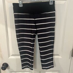 Women’s Black & White Striped Leggings w/Zipper Compartment Size Medium